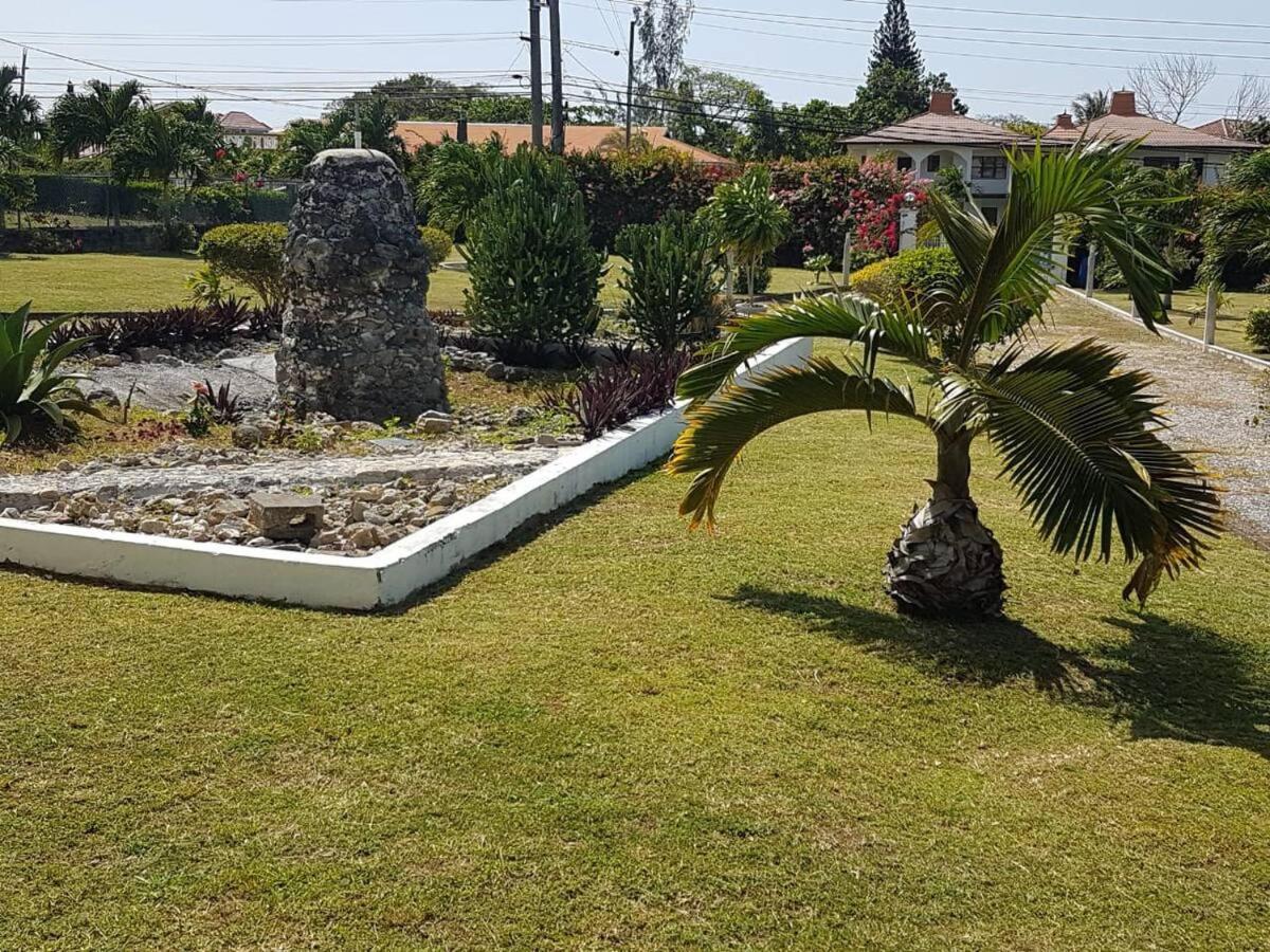 Ancella'S Garden Apartment-Beach-5Min Drive, 1 Hr Montego Bay, 25 Mins Ocho Rios, Continental Breakfast Runaway Bay Dış mekan fotoğraf